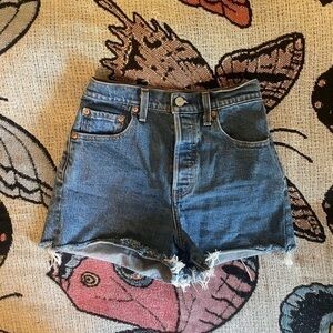 ❤️levi’s ribcage shorts